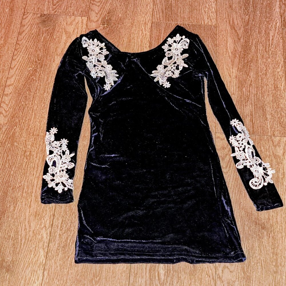 uxcell Blue Velvet Dress | Scoop Neck | Lace Detail | Women’s Size 2 | NWOT
